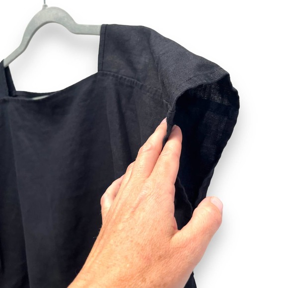 Elegant Black linen Women's Blouse - Picture 3 of 8